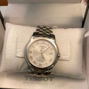 Tissot men’s classic silver face , In good condition with box and , links